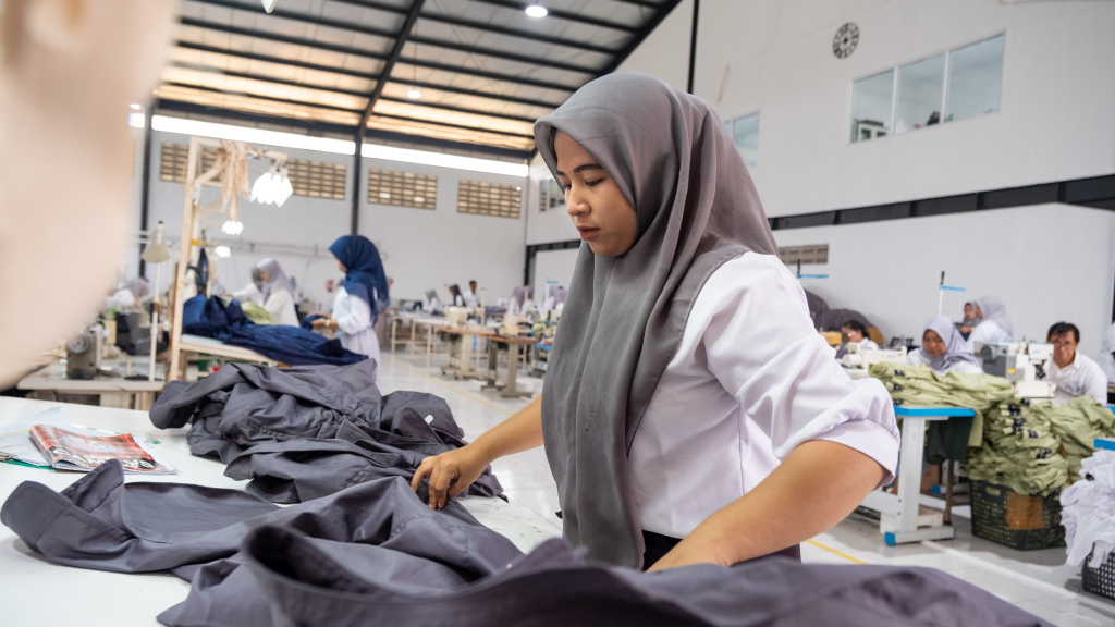 Aktivitas produksi-pabrik-tekstil-garmen-letti-indo-gaya-nusantara.jpg