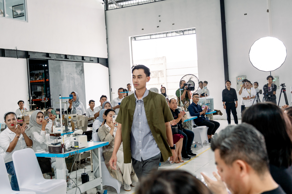 Salah-satu-talent-model-trunk-show-pabrik-IGN-indo-gaya-nusantara-letti-.jpg