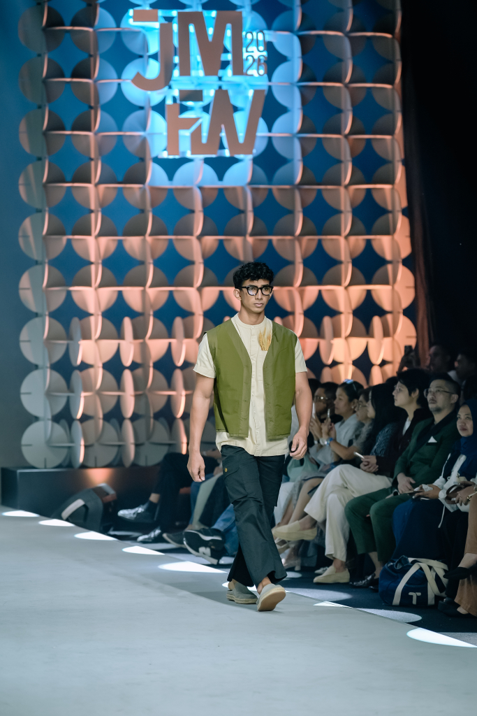 Artikel Naraya Embroidery Vest LETTI Serenity Field