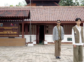 Arsitektur kuno Masjid Al-Alam Marunda di pesisir Cilincing Jakarta Utara sebagai masjid tertua.