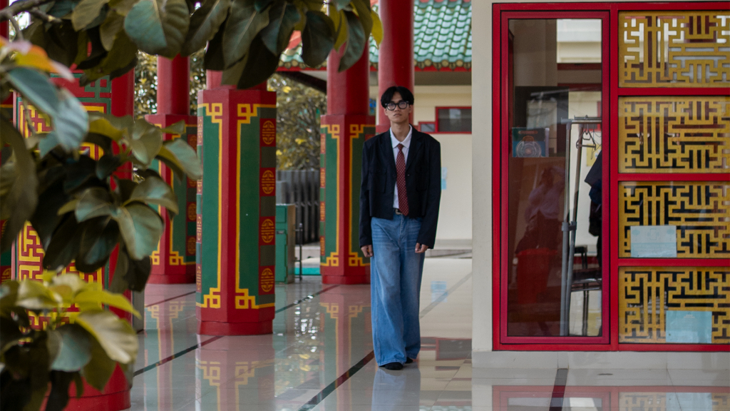 Detail ornamen di teras Masjid Babah Alun sebagai simbol akulturasi Tionghoa