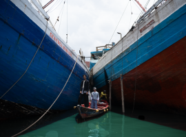 Pemandangan-kapal-pinisi-antar-pulau-di-Pelabuhan-Sunda-Kelapa