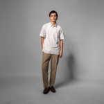 Kemeja pria Marco Lengan Pendek dari LETTI warna Black dengan potongan relaxed fit dan kerah reguler.