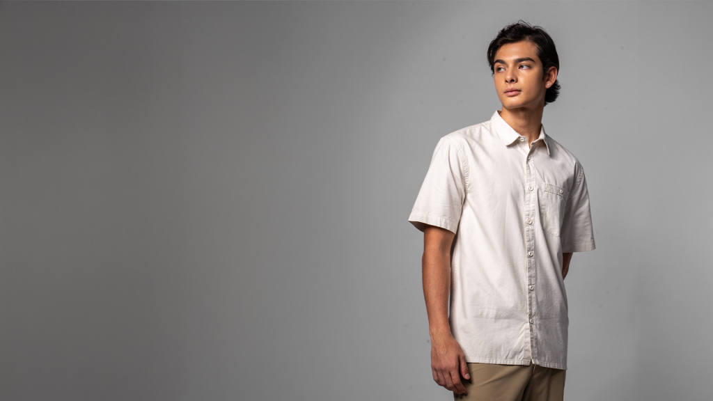 Bahan katun premium 100 persen kemeja Marco yang adem dan menyerap keringat.